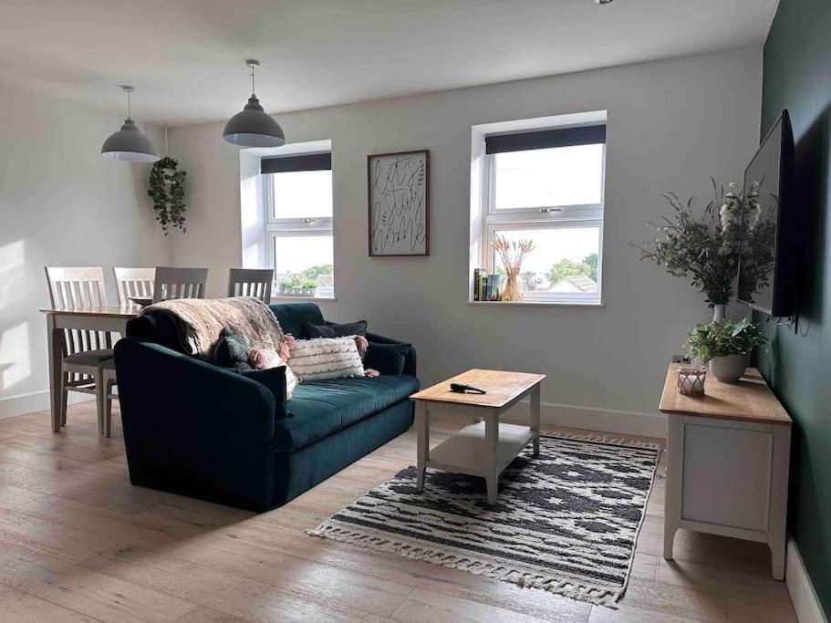 Comfy Modern - Sleeps 4 Apartment *