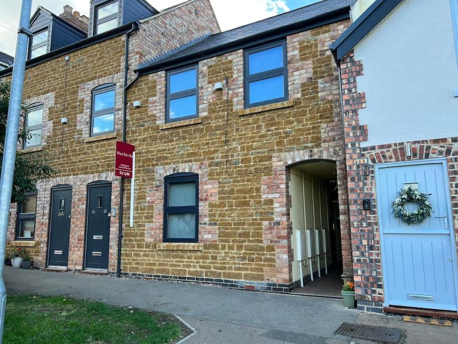 Apartment Comfy Modern - Sleeps 4 *