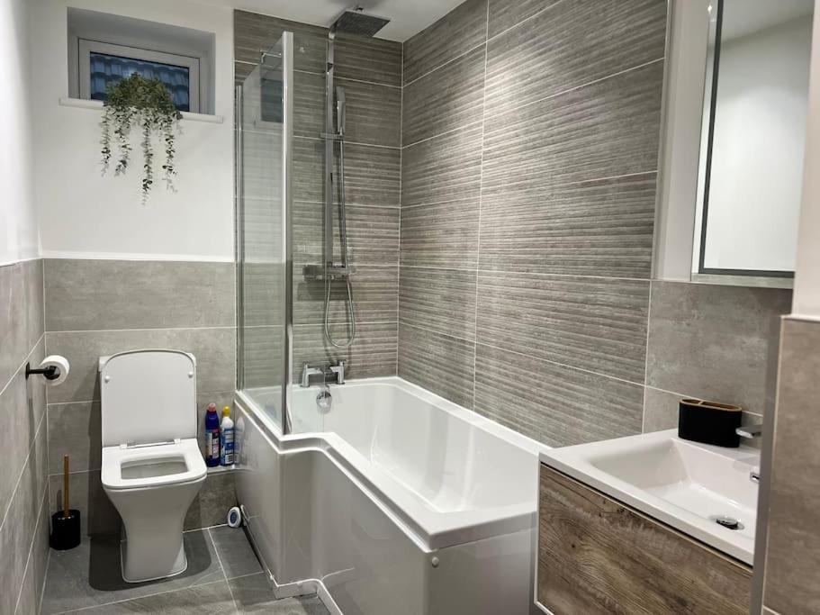 Comfy Modern - Sleeps 4